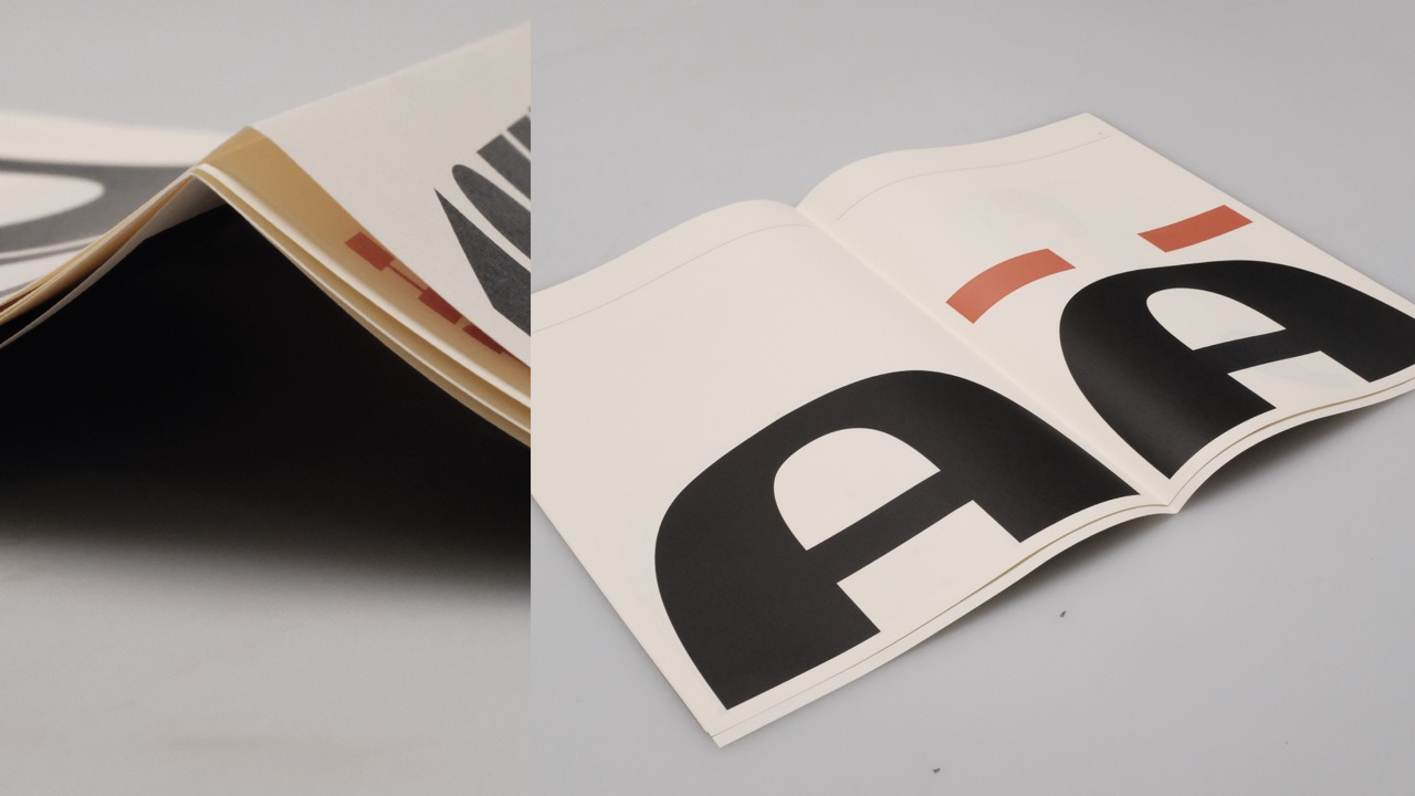 two pictures of a brochure. The right one showes two pages with an a and an ä and the left one shows the binding of the brochure: no binding, the pages just lie in each one another